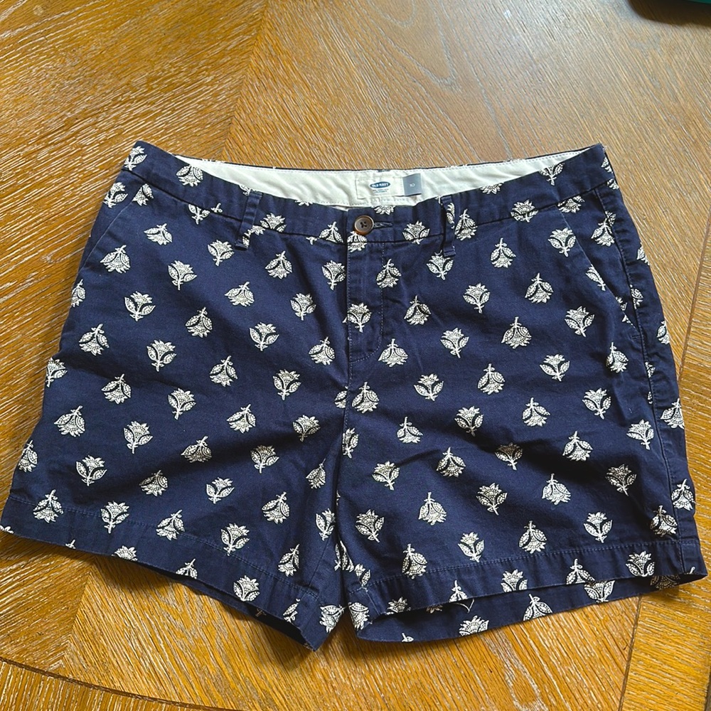 Old Navy woman’s Shorts navy blue white floral size 10